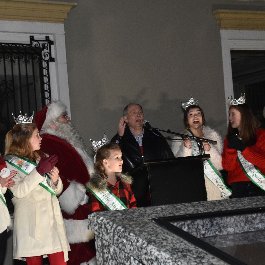 tree lighting 11-2019 298 (1024x1024).jpg
